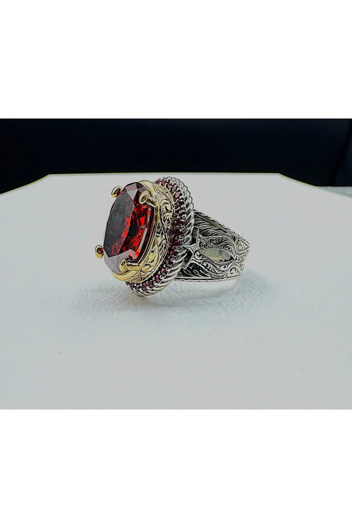 925 Ayar Gümüş Yüzük Kırmızı Zirkon Taşlı Mor Zirkon Kenarlı Oval Model El İşçiliği