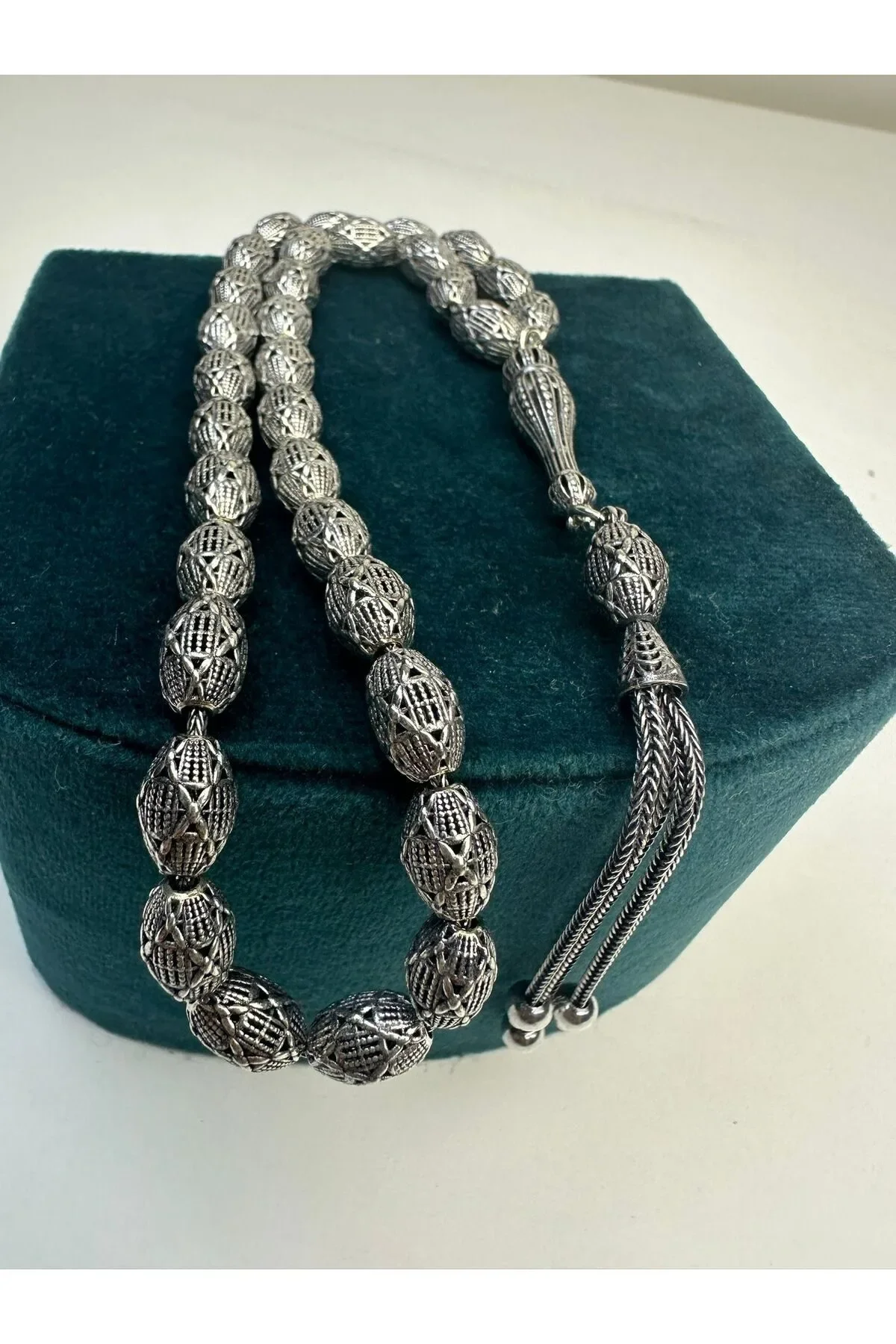 El Işçiliği Hafif Ve Şık Gümüş Arpa Kesim Fizyon Tesbih - 925 Ayar Oksitli Gümüş 26 gram 28 Cm