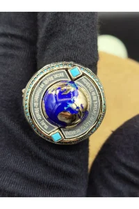 925 Ayar Gümüş “Vatan Büyük ve Müebbed Bir Ülkedir” Dünya Motifli Erkek Yüzük – 32 Gram