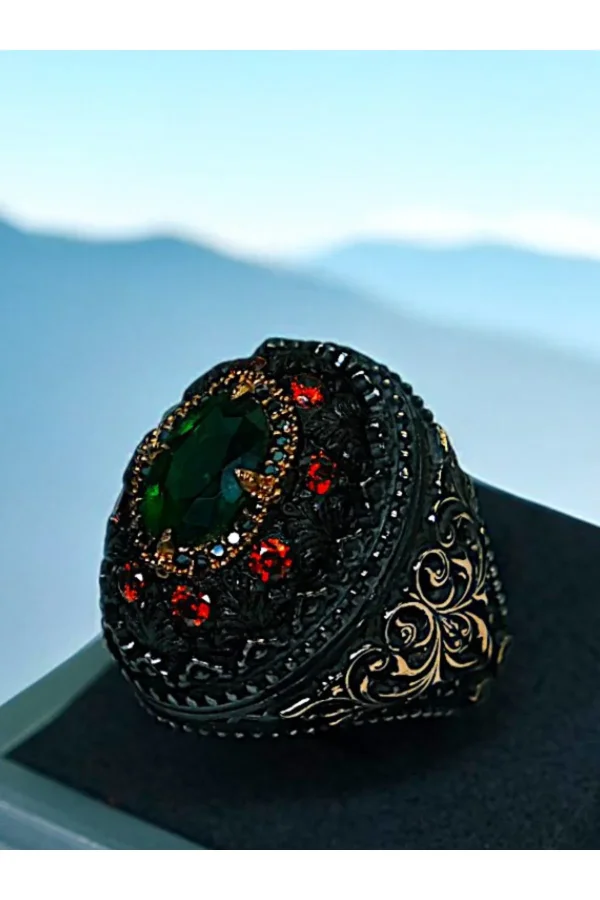 Erkek Otantik Gümüş Yüzük – Siyah İşlemeli Zümrüt ve Yakut Taşlı